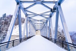 Proiectarea structurilor metalice pentru zone cu zăpadă abundentă