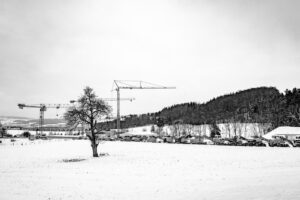 Montajul structurilor metalice în condiții de iarnă: provocări și soluții