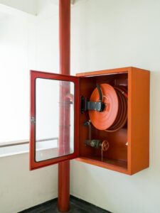 Ce trebuie să știi despre protecția la foc a structurilor metalice