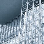 Evoluția materialelor utilizate în fabricarea structurilor metalice