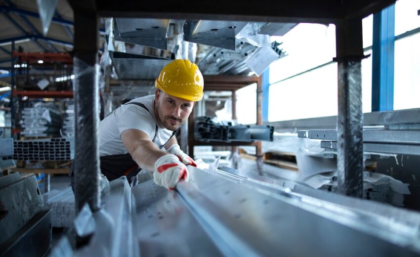 De ce sunt importante verificările periodice în timpul montajului unei structuri metalice