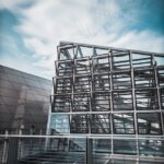 Cum influențează condițiile climatice proiectarea unei structuri metalice