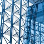 Cum afectează cutremurele structurile metalice și cum sunt proiectate să reziste
