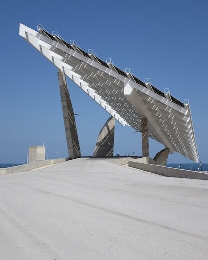 Integrarea panourilor fotovoltaice pe structuri metalice