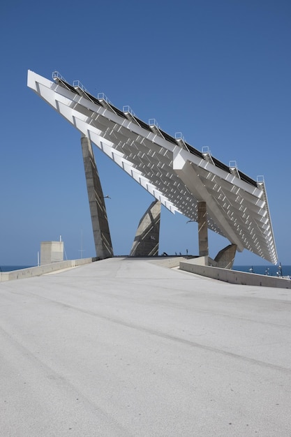 Integrarea panourilor fotovoltaice pe structuri metalice