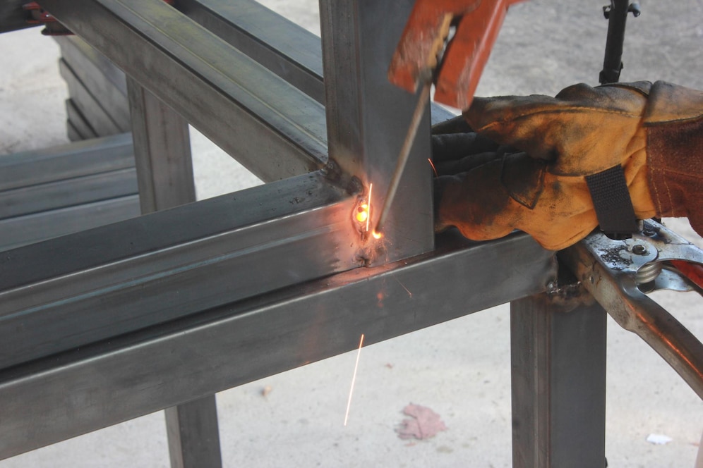 Diferențele dintre montajul structurilor metalice pentru spații reci și cele izolate termic