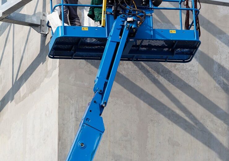 Utilizarea platformelor telescopice în montajul structurilor metalice