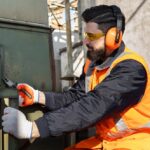 Cum afectează temperaturile extreme procesul de montaj al structurilor metalice