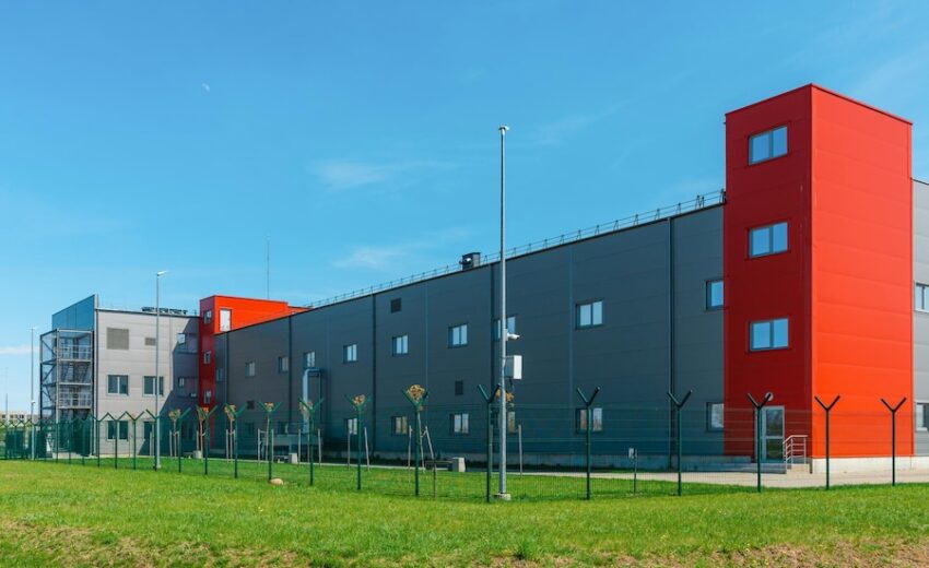 Diferențele dintre construcțiile industriale și cele comerciale