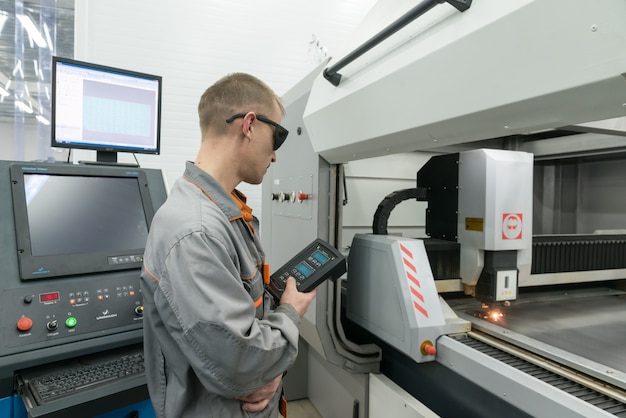 Utilizarea CNC-ului în prelucrarea structurilor metalice