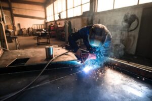 Soluții eficiente pentru îmbinarea și sudarea structurilor metalice în șantier