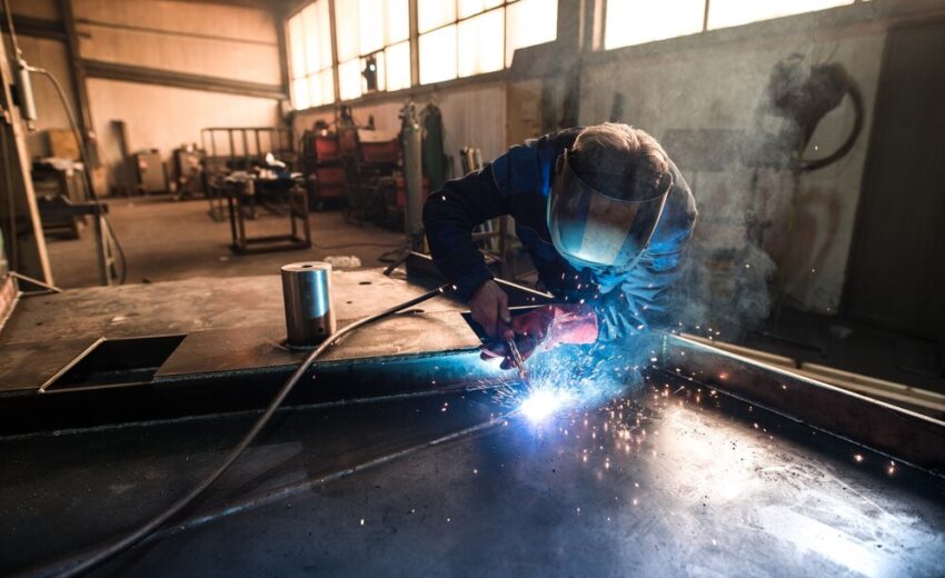 Soluții eficiente pentru îmbinarea și sudarea structurilor metalice în șantier