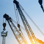Utilizarea macaralelor și nacelelor în montajul structurilor metalice
