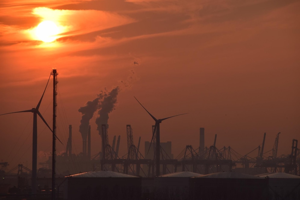 Soluții pentru eficientizarea consumului energetic în hale industriale