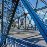 Diferențele dintre montajul structurilor metalice pentru zone seismice și cele standard