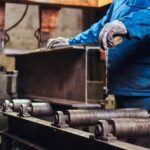 Cum se asigură stabilitatea unei structuri metalice în timpul montajului