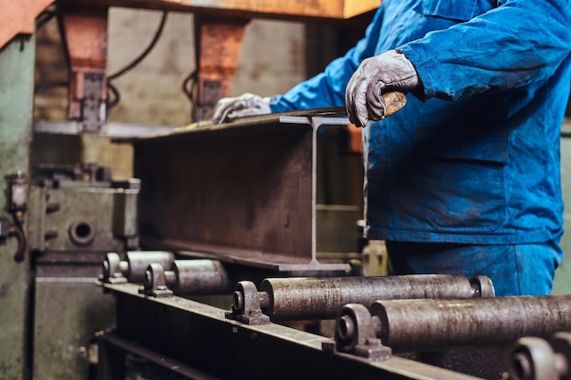 Procesul de producție al structurilor metalice: de la proiect la execuție