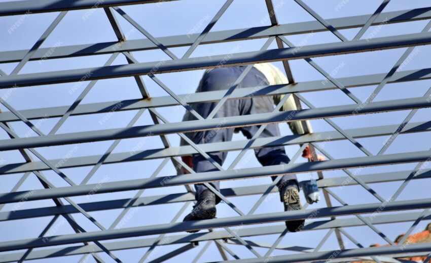 Cum se evită deformările structurilor metalice în timpul montajului