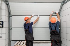 Cum se montează acoperișurile din panouri sandwich pe structuri metalice