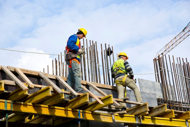 Cum să alegi un antreprenor general de încredere pentru construcția ta