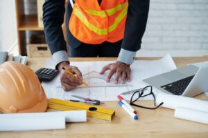 Etapele unui proiect de construcție industrială gestionat prin antrepriză generală