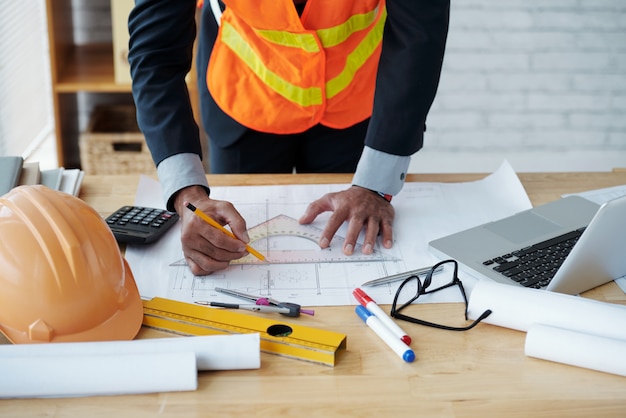 Etapele unui proiect de construcție industrială gestionat prin antrepriză generală
